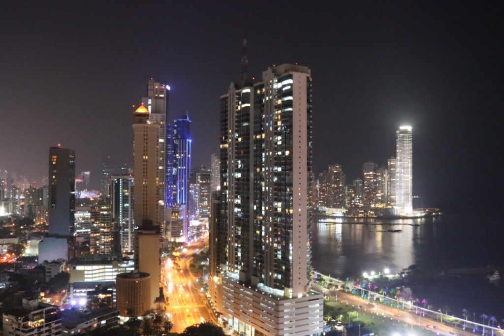 Ciudad de Panama 　アパートから見た夜景（パナマ湾方向）