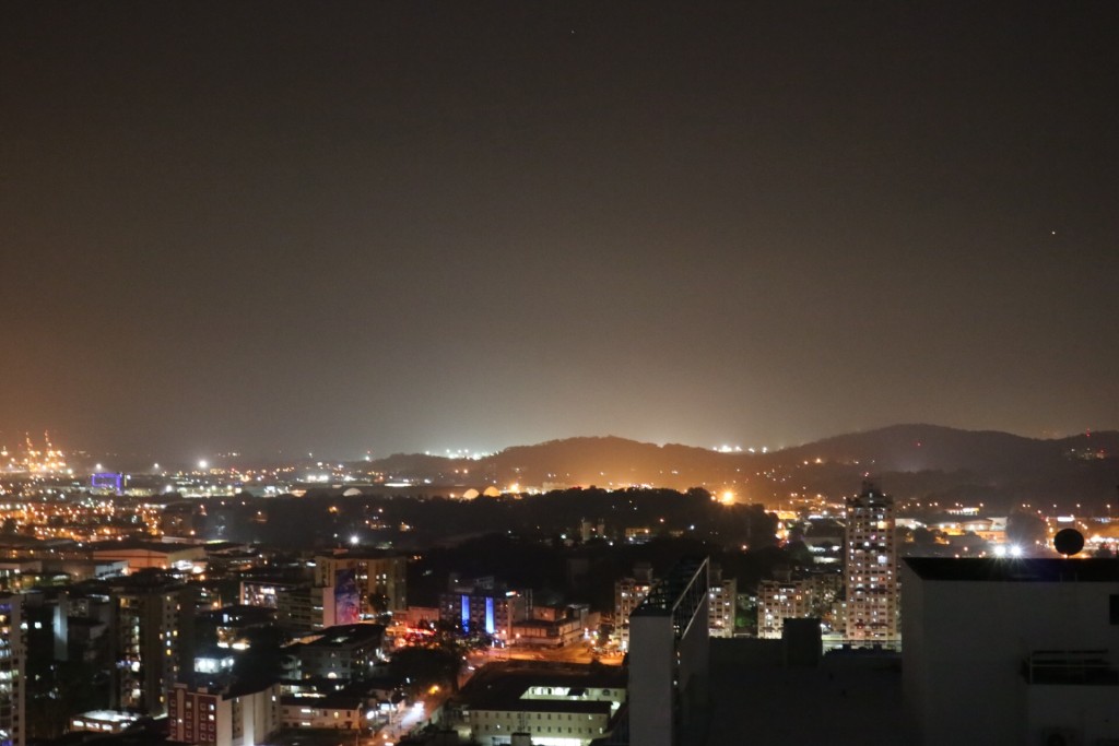 Ciudad de Panama 　アパートから見た夜景（パナマ運河方向）